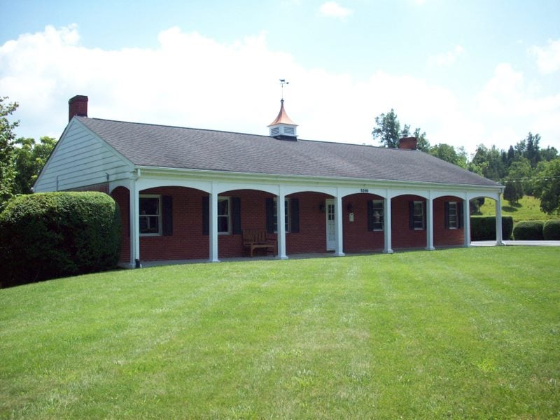 BOTETOURT VETERINARY HOSPITAL Updated August 2024 5598 Roanoke Rd