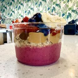 Holly Bowls & Bites - Pitaya Bowl