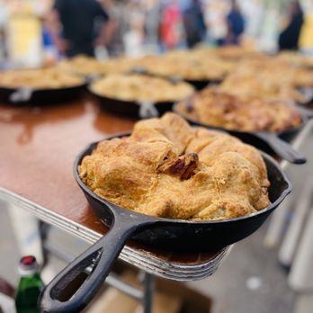 Lincoln Square Ravenswood Apple Fest - The Chopping Block's Apple pie - Festivals Near Me - Chicago, Illinois Lincoln Square Ravenswood Apple Fest - The Chopping Block's Apple pie - Festivals Near Me - Chicago, Illinois