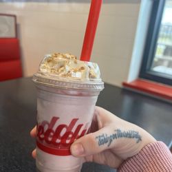 Freddy's Frozen Custard & Steakburgers - Strawberry Dreamcake mini