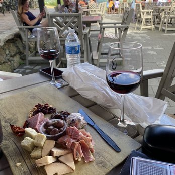 Bluemont Vineyard - Bluemont winery: wine - Venues & Event Spaces Near Me - Bluemont, Virginia