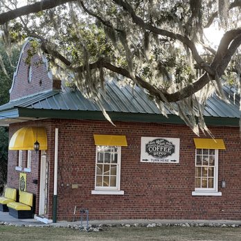 Mister Chris' Coffee Gallery - Landmarks & Historical Buildings Near Me - Frostproof, Florida Mister Chris' Coffee Gallery - Landmarks & Historical Buildings Near Me - Frostproof, Florida