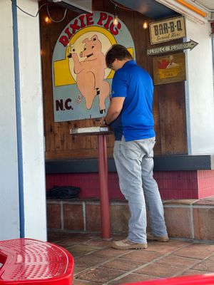 Dixie Pig Bar-B-Q by null