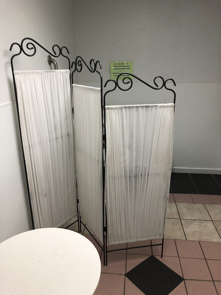 CREEKSIDE LAUNDROMAT 17 Photos Laundromat 1004 S Peoria St