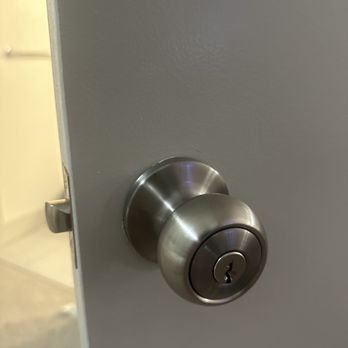 B&A Locksmith 24/7 - This is the door knob he charges me 90$ for that he initially wanted 150$ for - Keys & Locksmiths Near Me - Los Angeles, California B&A Locksmith 24/7 - This is the door knob he charges me 90$ for that he initially wanted 150$ for - Keys & Locksmiths Near Me - Los Angeles, California