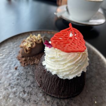 Aera - Chocolate Molten Lava - Steakhouses Near Me - Toronto, Ontario