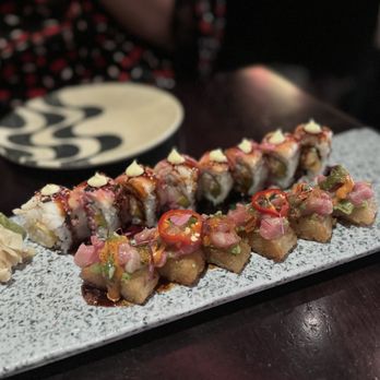Sushisamba - Tiger maki rol (top) samba Vegas roll (bottom) - Asian Fusion Near Me - Las Vegas, Nevada