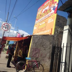 Pollo Kyrie - El local está a dos casas de la esquina cerca de la ex fuente maya!