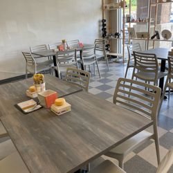 Create Pottery Shop - Interior Seating