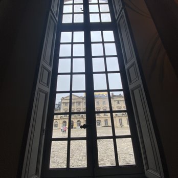 Château de Versailleo - Inside looking at the inner court - Landmarks & Historical Buildings Near Me - Versailles, 78 Château de Versailleo - Inside looking at the inner court - Landmarks & Historical Buildings Near Me - Versailles, 78