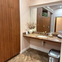 Vanity area next to the lockers.