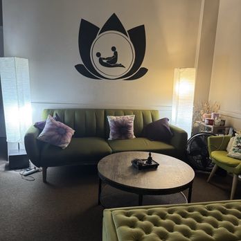 Thai Lotus Bodywork - Waiting room - Massage Therapy Near Me - Chicago, Illinois Thai Lotus Bodywork - Waiting room - Massage Therapy Near Me - Chicago, Illinois