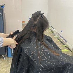 Ventura's Beauty Salon - Cutting some length since her hair is long
