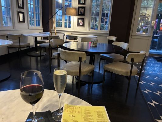 Perle on Maple Restaurant & Bar by null