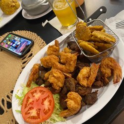La Casa Del Mofongo - Picadera de Dos Carnes con Tostones.
