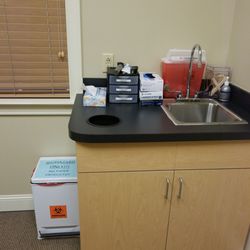 Alpharetta Internal Medicine - Work station in the room