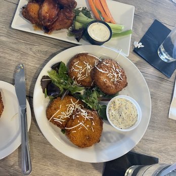 Della J's Delectables - Fried Green Tomatoes and Sweet Chili Wings - Southern Near Me - Alexandria, Virginia Della J's Delectables - Fried Green Tomatoes and Sweet Chili Wings - Southern Near Me - Alexandria, Virginia