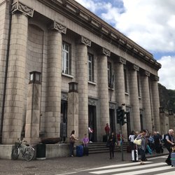 Stazione Ferroviaria di Bolzano - Das Eingangsportal erinnert stark an die Architektur Mussolinis