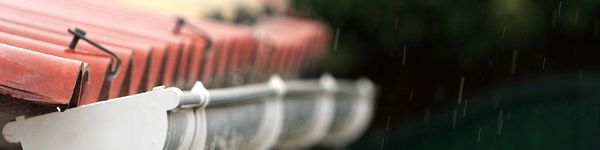 Malone's Roofing & Gutters Logo