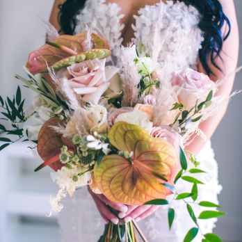 Lucky Wild Free - Floral Designers Near Me