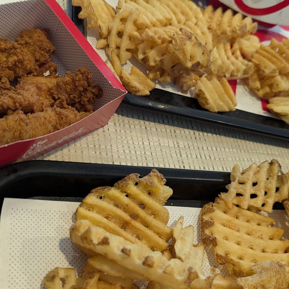 Chick-fil-A - Chicken strips and spicy chicken deluxe - Fast Food Near Me - Northridge, California Chick-fil-A - Chicken strips and spicy chicken deluxe - Fast Food Near Me - Northridge, California