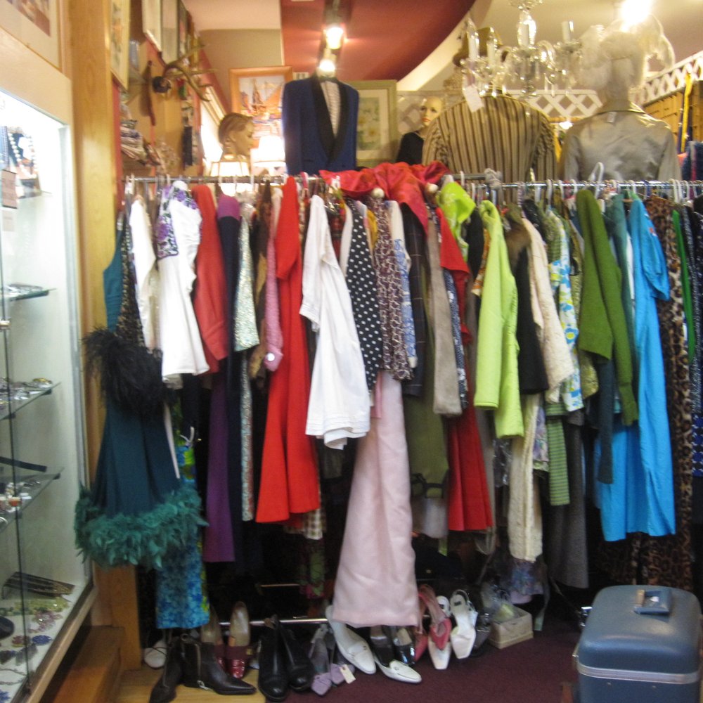 Pasadena Antique Mall - Antiques Near Me - Pasadena, California