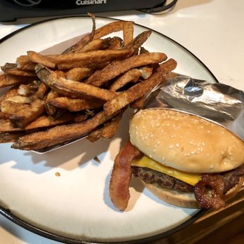 Nuttys junkyard Grill - American Near Me - Arlington, Washington