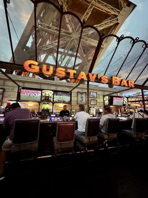 Gustav’s Bar by null