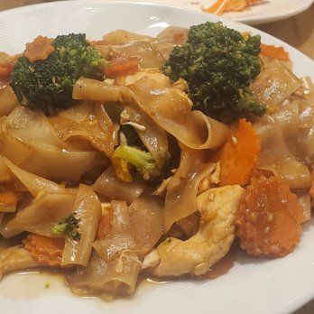 Boise Thai Noodle House - Pad See ew - Thai Near Me - Boise, Idaho Boise Thai Noodle House - Pad See ew - Thai Near Me - Boise, Idaho