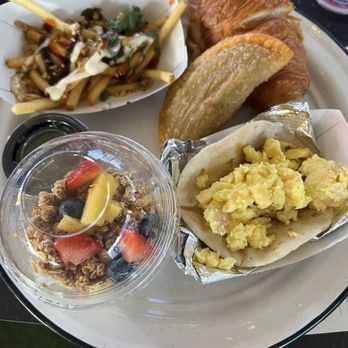 Boheme - Saturday Buffet - Bars Near Me - Houston, Texas