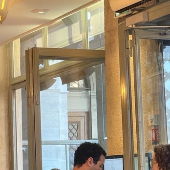 Le Carrousel - This is the server!!! - Brasseries Near Me - Paris, 75 Le Carrousel - This is the server!!! - Brasseries Near Me - Paris, 75