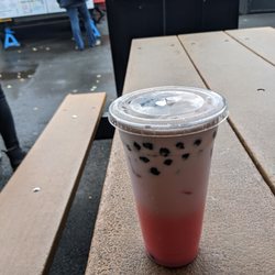 PP Thai Food Cart - Strawberry milk tea with boba