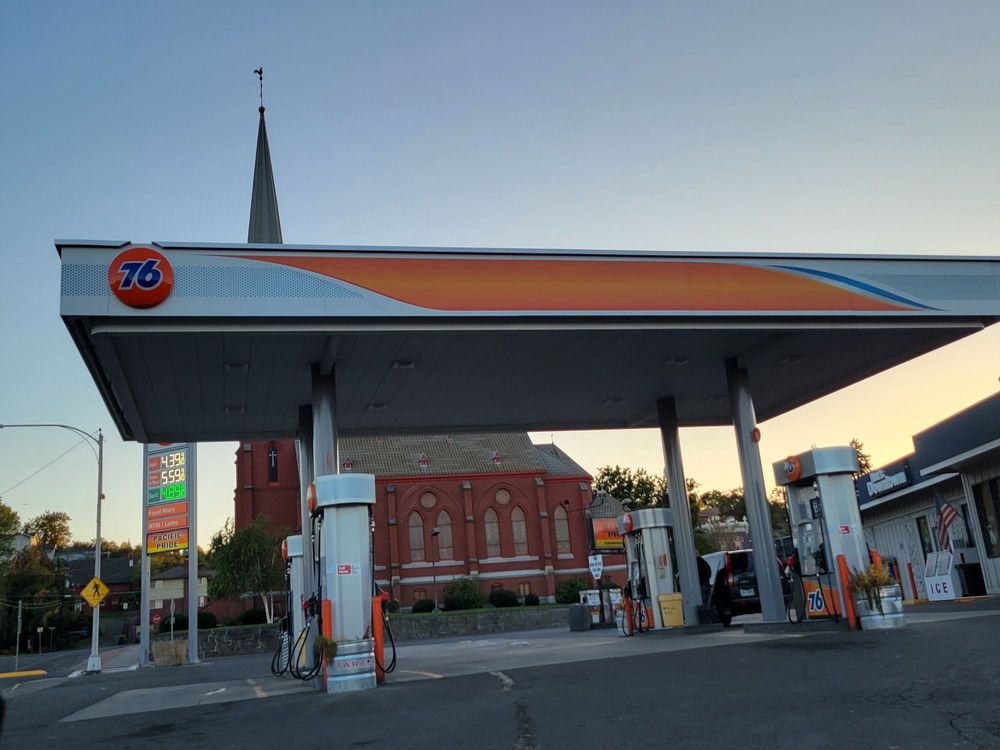 76 GAS Updated October 2024 301 W 3rd St, The Dalles, Oregon Gas