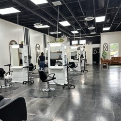 Cyndi's Salon & Spa - Stylist stations