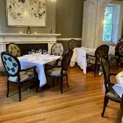 Hob Nob Restaurant - Vintage dining room