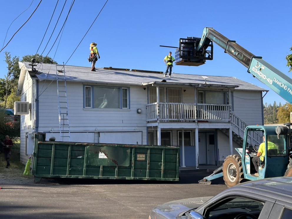 Slide of 916 Roofing