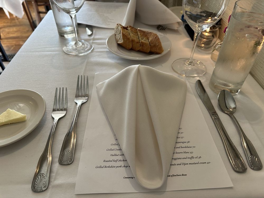 211 CLOVER LANE Updated November 2024 130 Photos & 77 Reviews 211