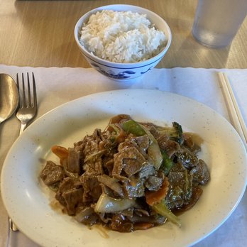 Saigon Cafe - a plate of stir fried beef and vegetables - Vietnamese Near Me - Bluffton, South Carolina