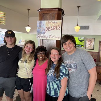 Pearl’s Diner - Kids with Pearl - American Near Me - Laurel, Mississippi