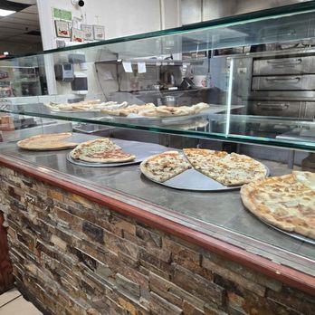 Nunzio’s - Pizza selection around 7:30pm on a Monday - Italian Near Me - Spotswood, New Jersey Nunzio’s - Pizza selection around 7:30pm on a Monday - Italian Near Me - Spotswood, New Jersey