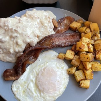 Riverwalk Park Inn Cafe - Biscuits and gravy with bacon and potatoes - Breakfast & Brunch Near Me - Chelan, Washington Riverwalk Park Inn Cafe - Biscuits and gravy with bacon and potatoes - Breakfast & Brunch Near Me - Chelan, Washington