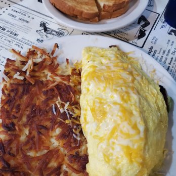 Laurel Deli and Desserts - Depot Deluxe Omelette ~ yummyy!! - Delis Near Me - Fort Bragg, California