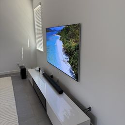 G4 OLED 77" Flush Wall mounted