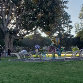 Beverly Gardens Park - Hymn of Life: Tulips by Yayoi Kusama - Parks Near Me - Beverly Hills, California