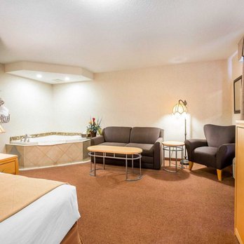 Quality Inn & Suites - Hotels Near Me - Lethbridge, Alberta
