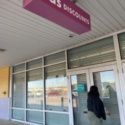dd's DISCOUNTS - Here