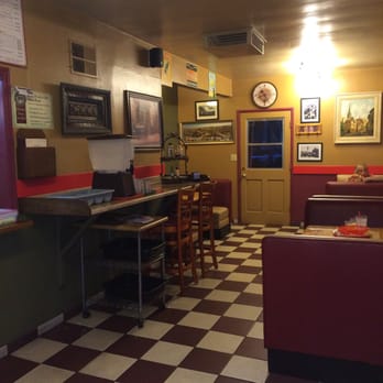 D's Diner - One side of the dining room. They have outdoor tables too. - Diners Near Me - Sebastopol, California