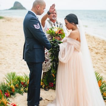 Aloha Bridal Connections - Our elopement at Kualoa Ranch, picture by Jenna Lee - Wedding Planning Near Me - Honolulu, Hawaii