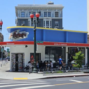 World Famous Hotboys - 5-18-25. Storefront - Halal Near Me - Oakland, California World Famous Hotboys - 5-18-25. Storefront - Halal Near Me - Oakland, California