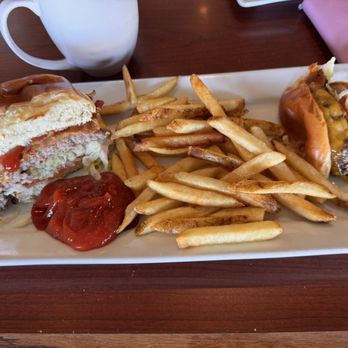 Ruby Tuesday - Bacon Cheeseburger* - Burgers Near Me - Somerset, New Jersey